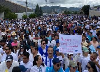 Multitudinaria marcha en Honduras contra el gobierno de Xiomara Castro