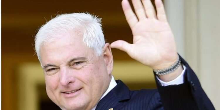Expresidente y candidato Martinelli pide adelanto de elecciones en Panamá