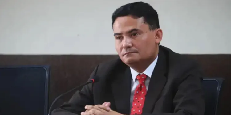 Llaman “corrupto y delincuente” durante un vuelo al cuestionado juez guatemalteco Fredy Orellana