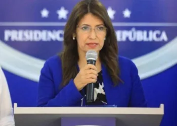 Exministra de Salud de Honduras buscada por millonario fraude se entregaría “voluntariamente”, dice abogada