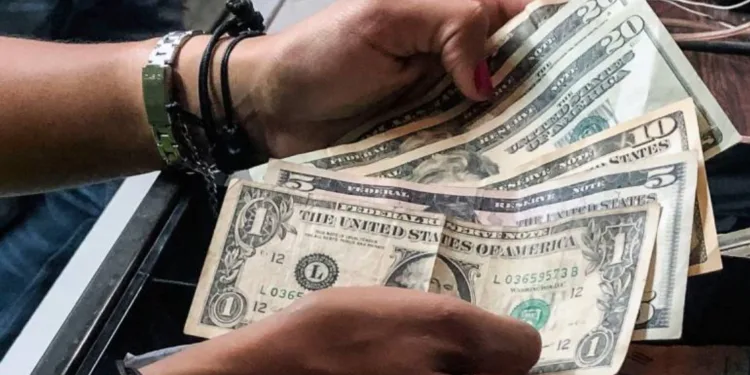 Alto costo de la vida preocupa al 50 % de salvadoreños, según encuesta