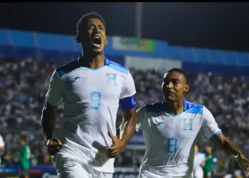 Honduras brilla en la Concacaf y derrota a México 2-0