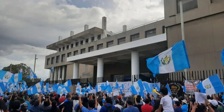 Plantón frente al Ministerio Público de Guatemala lo mantendrán hasta el 14 de enero