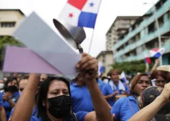 Ministerio de Educación de Panamá amenaza con suspender los salarios a docentes que participan de huelga