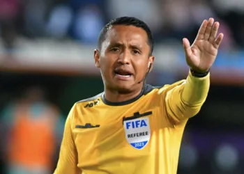 Árbitro salvadoreño Iván Barton es el hombre más odiado en Honduras