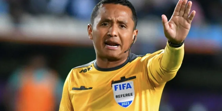 Árbitro salvadoreño Iván Barton es el hombre más odiado en Honduras