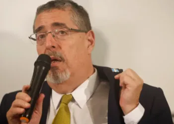 Bernardo Arévalo insiste en medio de ataques judiciales que en Guatemala triunfará la democracia