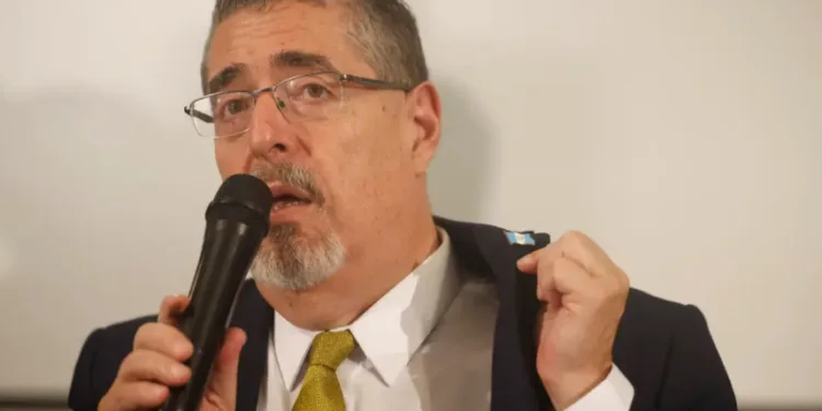 Bernardo Arévalo insiste en medio de ataques judiciales que en Guatemala triunfará la democracia