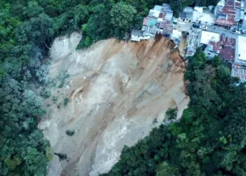 Al menos 6 desaparecidos en deslizamiento de tierra en la capital guatemalteca