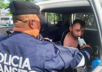 Motociclista salvadoreño sorprendido manejando con nivel de alcohol casi ocho veces arriba de lo permitido