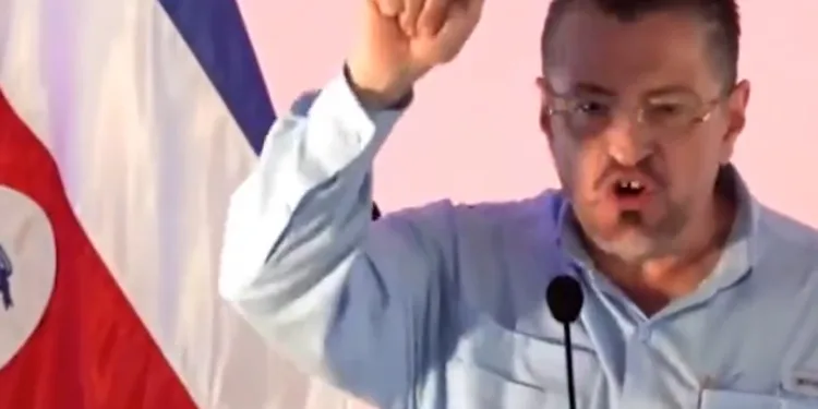 Presidente Chaves estalla en Costa Rica y achaca crisis criminal al Judicial y al Legislativo