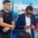 Hondureños hostigan en aeropuerto y durante el vuelo al árbitro salvadoreño del “robo”