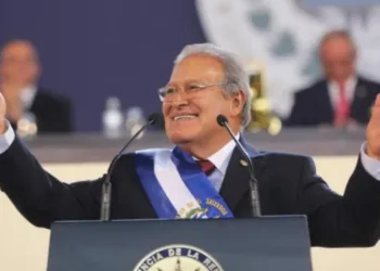 Fiscalía salvadoreña presenta acusación contra expresidente Sánchez Cerén por lavado