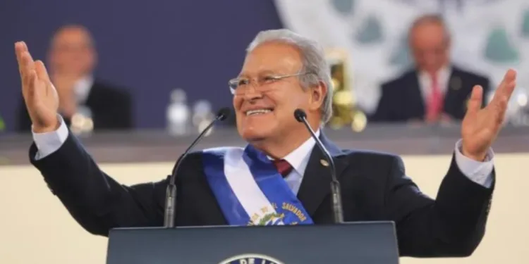 Fiscalía salvadoreña presenta acusación contra expresidente Sánchez Cerén por lavado