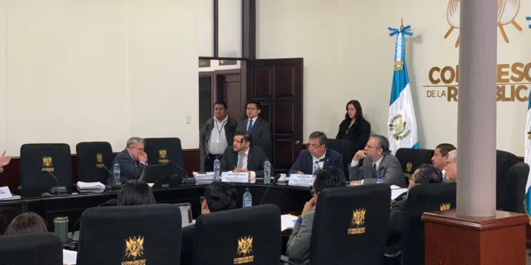 Diputado denuncia amenazas por caso de antejuicio a magistrados electorales en Guatemala