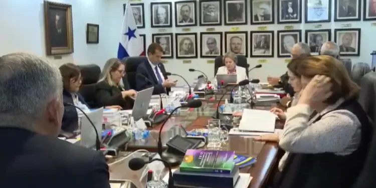 Corte Suprema de Panamá deja en suspenso de nuevo la resolución por contrato minero