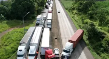 Transportistas salvadoreños varados en Panamá desde hace 30 días debido a protestas