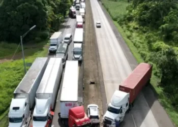 Transportistas salvadoreños varados en Panamá desde hace 30 días debido a protestas