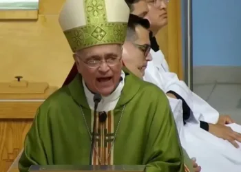 Es “injusto” y un “robo” el recorte de indemnizaciones a trabajadores nicaragüenses, dice obispo exiliado