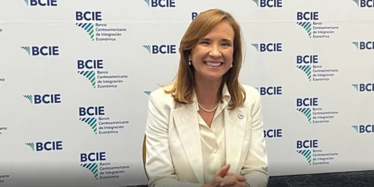 Nueva presidenta del BCIE promete fin a las decisiones con criterio político