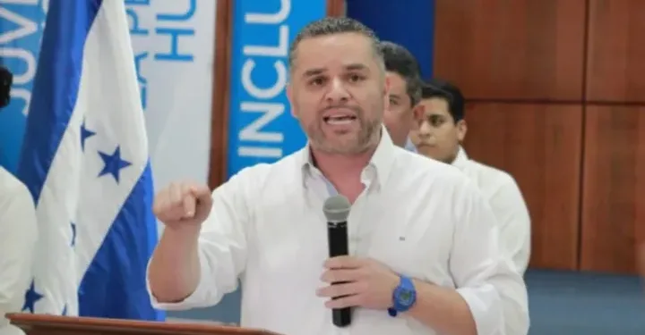 Bajan de avión comercial al presidente de Partido Nacional de Honduras cuando intentaba viajar a EEUU