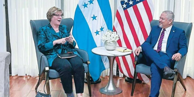 Canciller de Honduras acusa nuevamente a embajadora de EEUU de interferir en asuntos “ajenos”