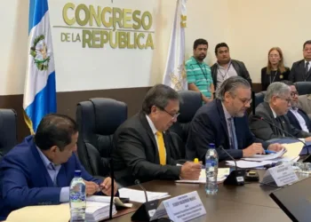 Diputados guatemaltecos recomiendan el retiro de inmunidad de magistrados del TSE de Guatemala