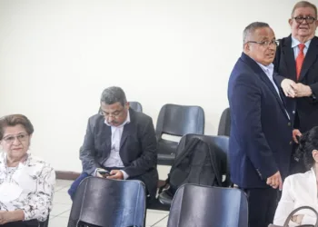 Condenan a cuatro exfuncionarios salvadoreños por enriquecimiento ilícito y lavado de dinero
