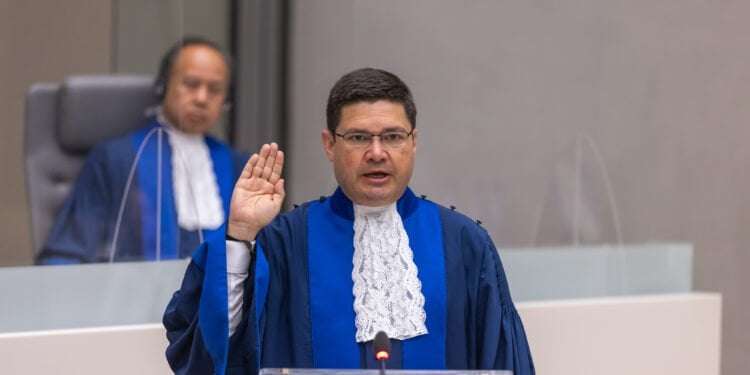 Rusia emite orden de detención contra juez costarricense de la Corte Penal Internacional