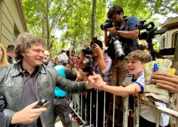 La Libertad Avanza en las urnas, pero el fantasma de la crisis de gobernabilidad acecha a Argentina