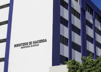 S&P mejora la calificación de El Salvador por acuerdo con la banca para extender vencimientos de deuda