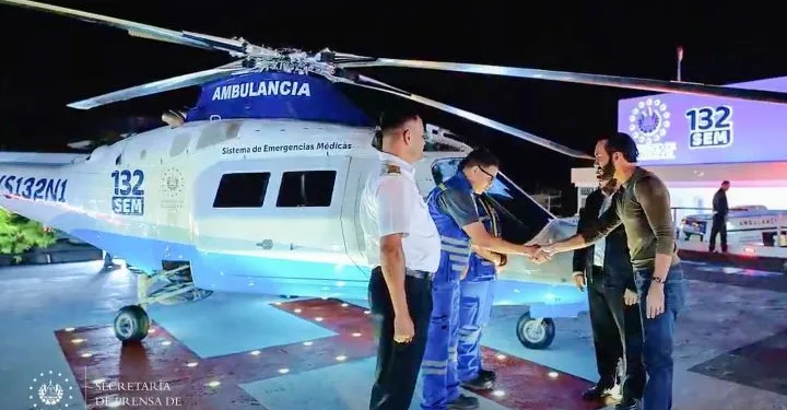 Nayib Bukele inaugura clínica en una isla y moderno centro de emergencias en San Salvador