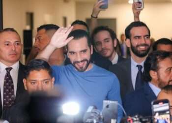 Magistrados salvadoreños del TSE defienden inscripción de Bukele, opositores impugnan