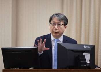 El jefe de inteligencia de Taiwán acusa a China de librar una “guerra sin humo”