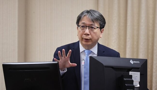 El jefe de inteligencia de Taiwán acusa a China de librar una “guerra sin humo”