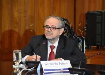 Millonario robo en banco de Costa Rica podría afectar al aspirante a presidente del BCIE