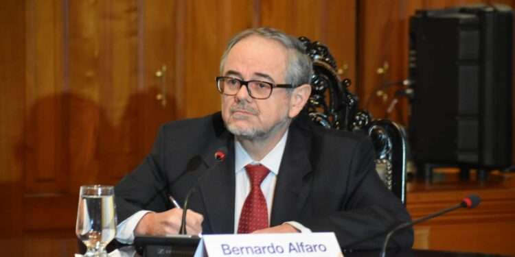 Millonario robo en banco de Costa Rica podría afectar al aspirante a presidente del BCIE