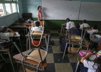 Tarea escolar en Costa Rica: simular protección ante tiroteos