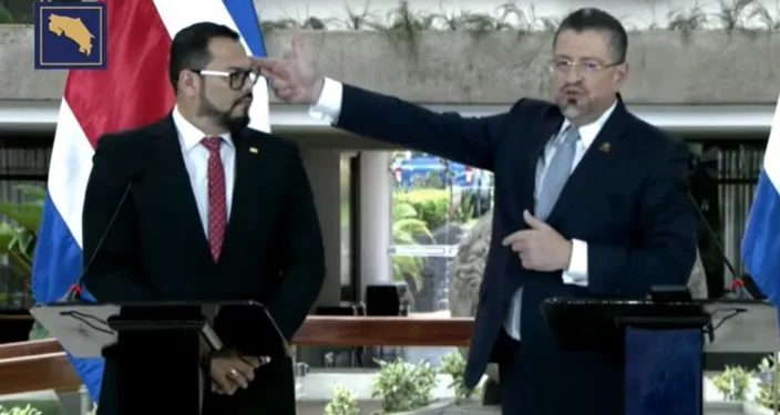 Presidente Chaves pierde popularidad en Costa Rica: sólo 51 % de aprobación