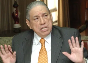 Expresidente de la Corte Suprema salvadoreña se resiste a devolver $230 mil al estado