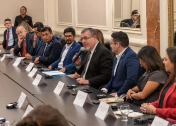 Arévalo dice a senadores y congresistas de EEUU que su compromiso democrático es inquebrantable