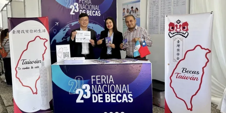 Taiwán promociona en Guatemala su programa de becas para 2024