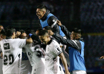 Comunicaciones se corona campeón del fútbol guatemalteco