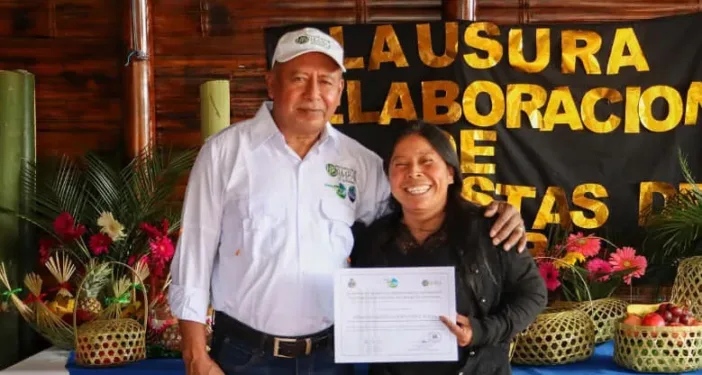 Taiwán promueve el tejido con bambú en Chimaltenango, Guatemala