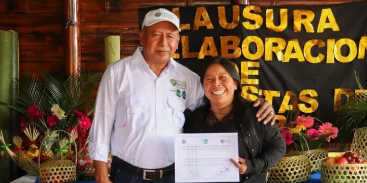 Taiwán promueve el tejido con bambú en Chimaltenango, Guatemala