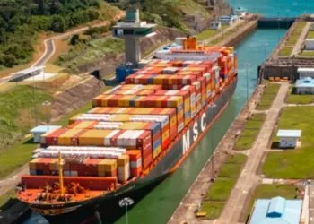 Ni viajando por Egipto, los regalos navideños llegarán a tiempo por sequía en Canal de Panamá