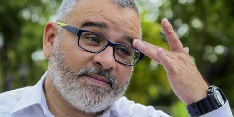 Fiscalía salvadoreña pide que obliguen a expresidente Funes y su hijo a devolver $409 mil al Estado