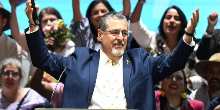 Bernardo Arévalo, a un mes de la presidencia… ¿llegará?