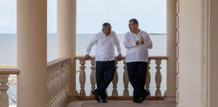 Bernardo Arévalo se reúne con el primer ministro de Belice