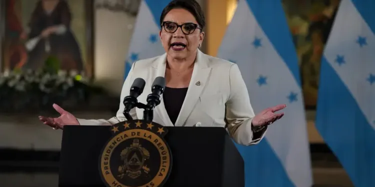 Presidenta de Honduras de baja 4 días por complicaciones de salud